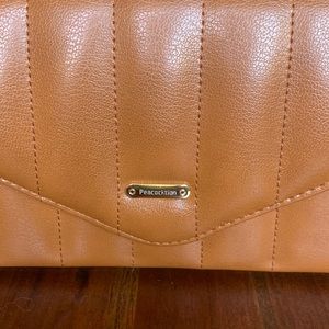 Small crossbody. Hardly used. Comes with strap.